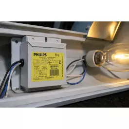 REATOR PHILIPS PARA LÂMPADA VAPOR DE SÓDIO   150W 220V(USO INTERNO) VSI150A26 E